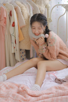 美丽人妻陷入大尺度拍摄陷阱